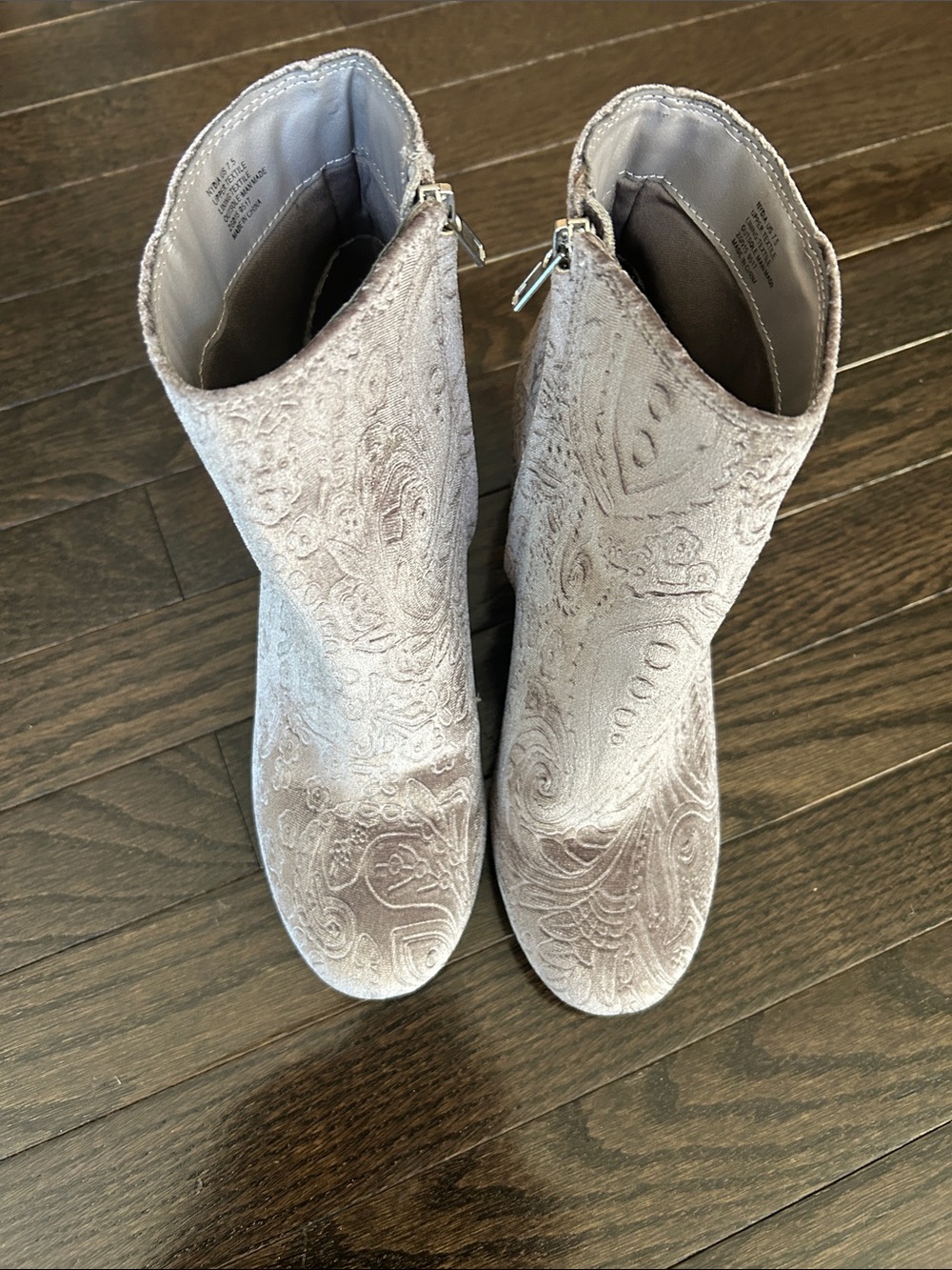 Zigi Soho Embossed Velvet Ankle Boots in Light Grey Size 7.5